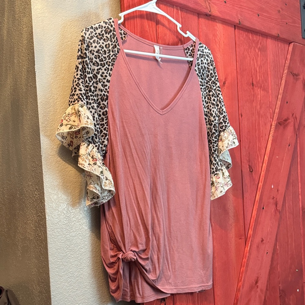 Elegant Mauve Blouse with Leopard Print Sleeves